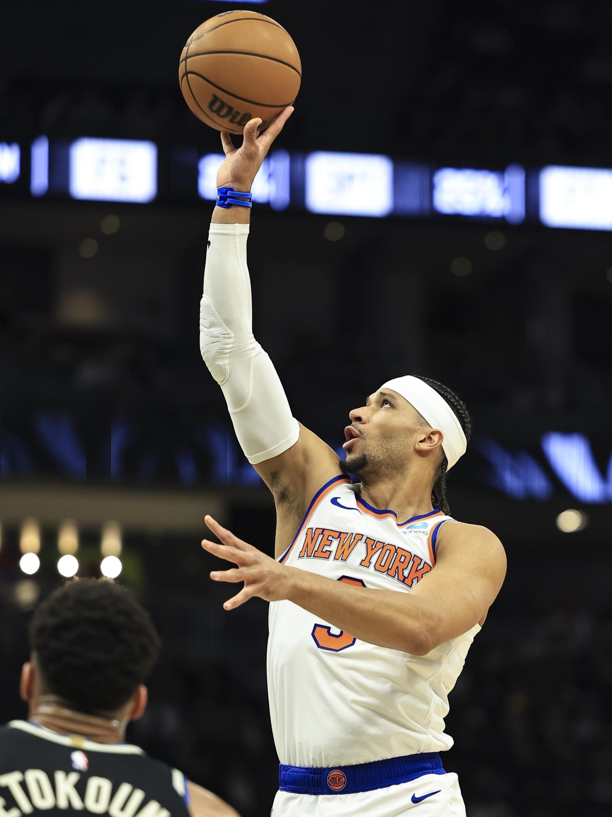 包含国际比赛日纽约尼克斯备战全明星赛今夜密尔沃基雄鹿备战CBA常规赛，现场解说直呼：风云突变纽约尼克斯窗口期再遭质疑的词条