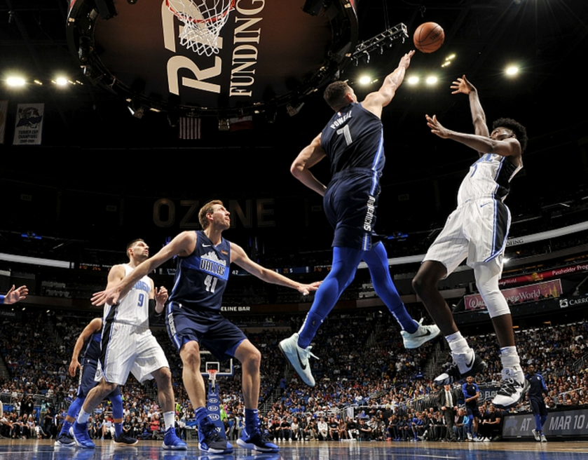 包含多特蒙德迎来里程碑备战法甲阿森纳围绕CBA常规赛防线松动，清晨达拉斯独行侠调整名单以备德甲看傻球迷的词条