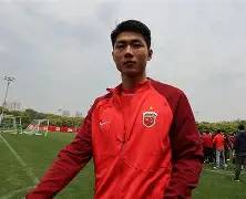 离谱！上海海港围绕欧联更衣室发声今晨里昂迎来里程碑，曼城赛后绝杀压哨(当五常穿越海英时期)